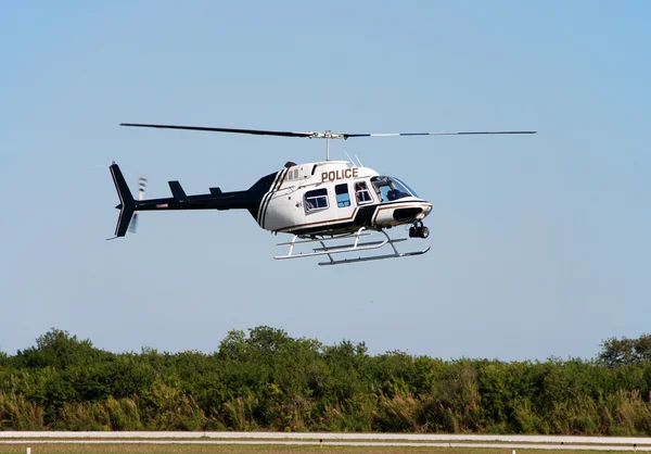 Fliegender Hubschrauber — Stockfoto