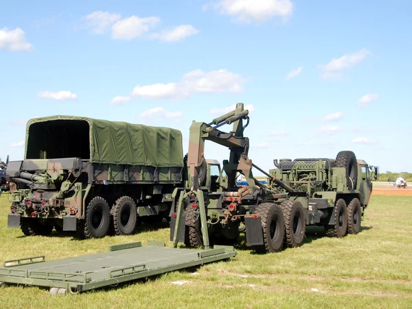 Vojenské nákladní automobily — Stock fotografie