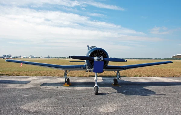 Самолет Пропеллера вид спереди — стоковое фото