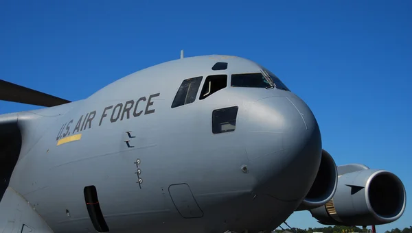 Giant C-17 Globemaster cargo jet — Stock Photo, Image