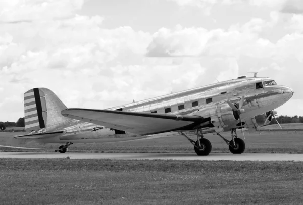 Stary samolot turbośmigłowy — Zdjęcie stockowe