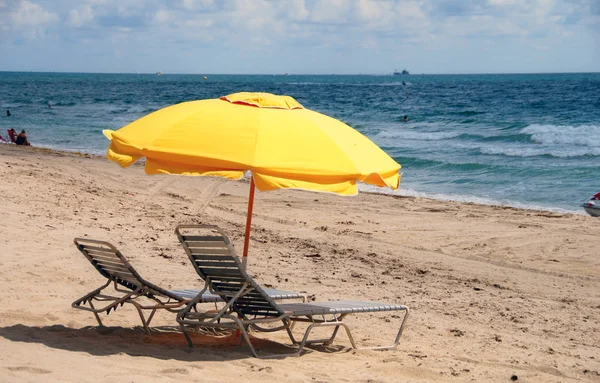 Chaises de plage vides — Photo