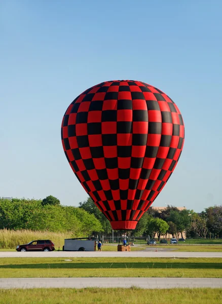 Hot air balloon landing — Stock Photo, Image