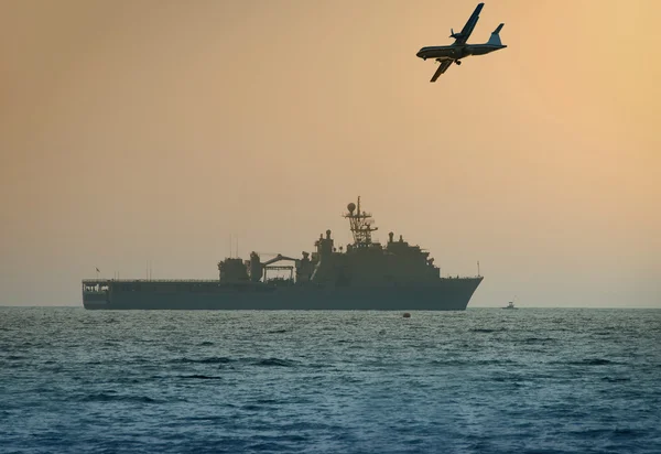 私たち海軍軍艦υπογάστριο του jetfighter — ストック写真