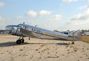 eski gümüş uçak