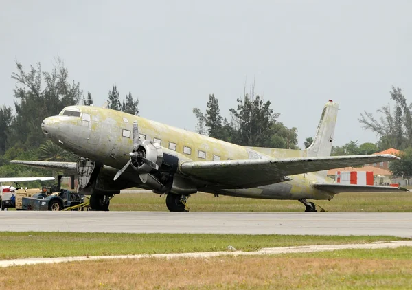 Staré opuštěné letadlo — Stock fotografie
