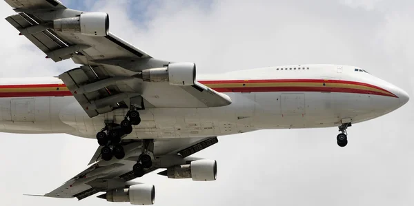 Jumbo jet uçuş — Stok fotoğraf