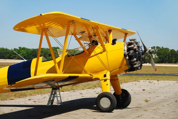 Vintage gele vliegtuig — Stockfoto