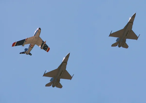 Jetfighter in formation — Zdjęcie stockowe