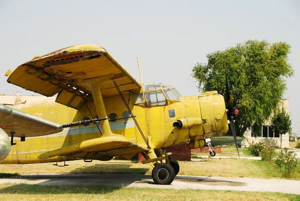Biplano amarelo vintage an-2 — Fotografia de Stock