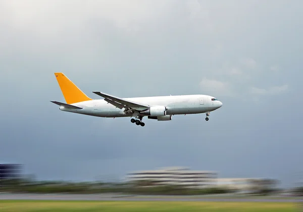 Avião a jacto de carga — Fotografia de Stock