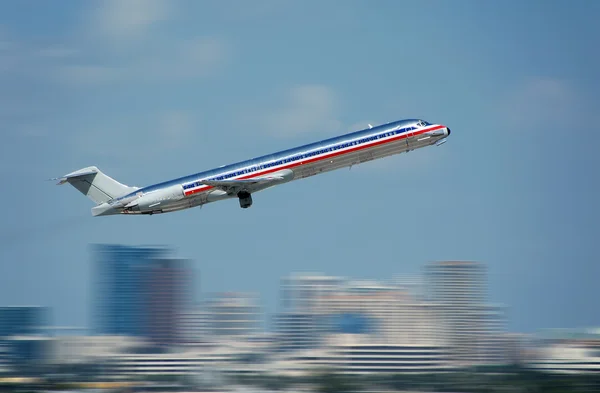 เครื่องบินเจ็ทผู้โดยสาร — ภาพถ่ายสต็อก