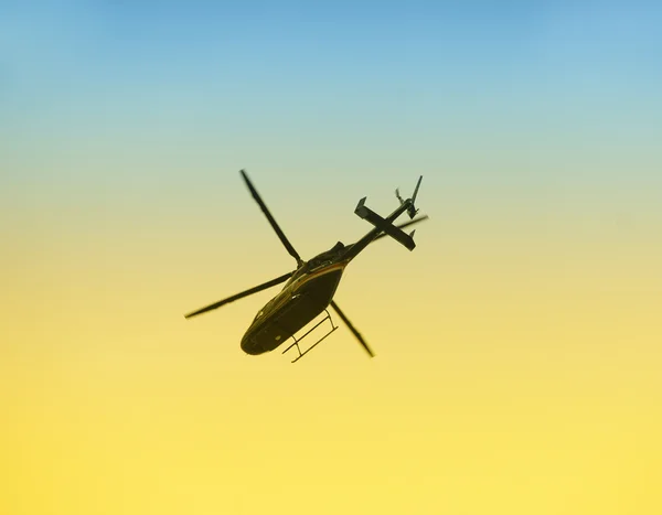 Helikopter napowietrznych mijania — Zdjęcie stockowe