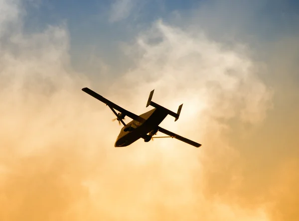 Airplane in twilight — Stock Photo, Image