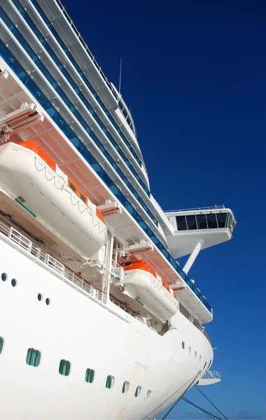 Cruise hajó oldalnézetből — Stock Fotó