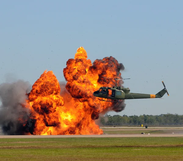 Helicopter near explosion — Stock Photo, Image