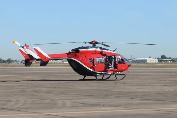 Kırmızı helikopter — Stok fotoğraf