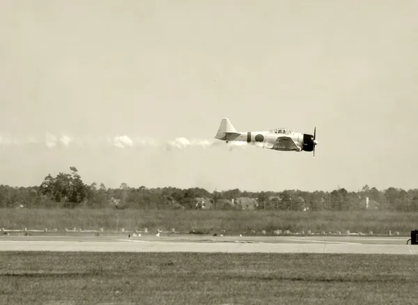 Старый военный самолет — стоковое фото