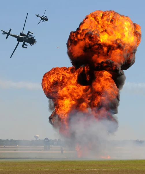 Атака вертолётов — стоковое фото
