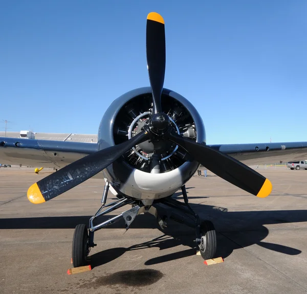 Gamla propellerflygplan — Stockfoto