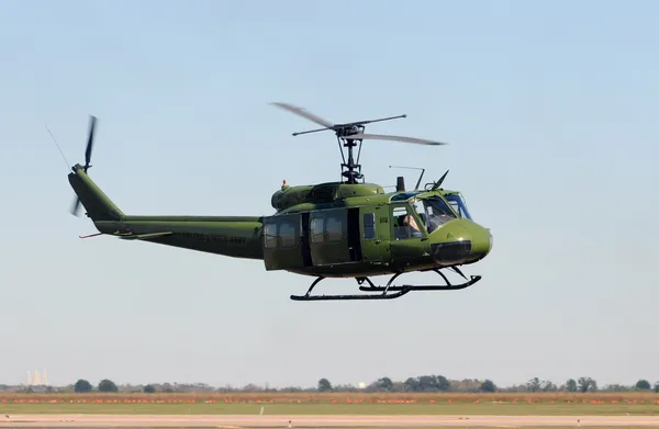 旧军用直升机 — 图库照片