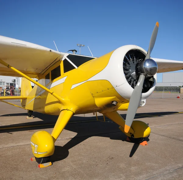 Gelbes Flugzeug — Stockfoto