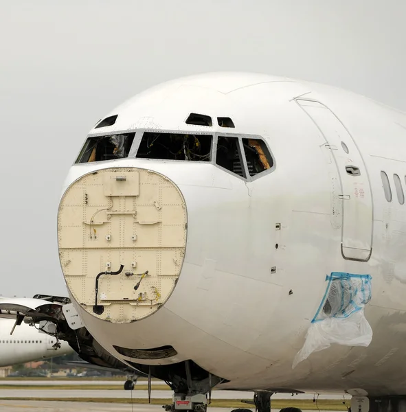 Broken airplane — Stock Photo, Image
