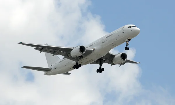 Белый самолет без опознавательных знаков — стоковое фото