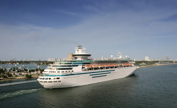 stock image Cruise ship leaving port