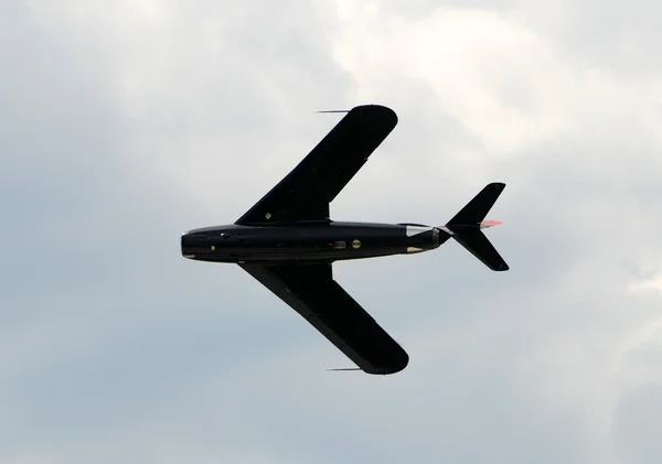 黒いジェット機の飛行機 — ストック写真