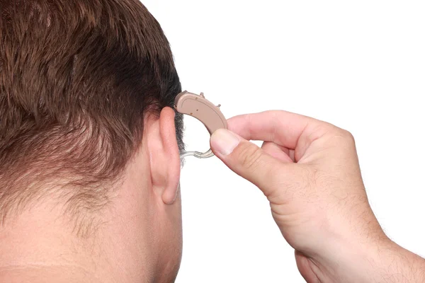 Puttin σχετικά με ένα ακουστικό βαρηκοΐας — Φωτογραφία Αρχείου