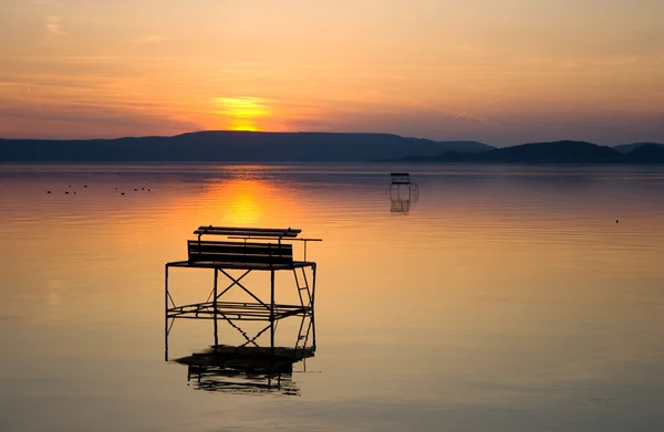 Озеро Балатон після заходу сонця — стокове фото