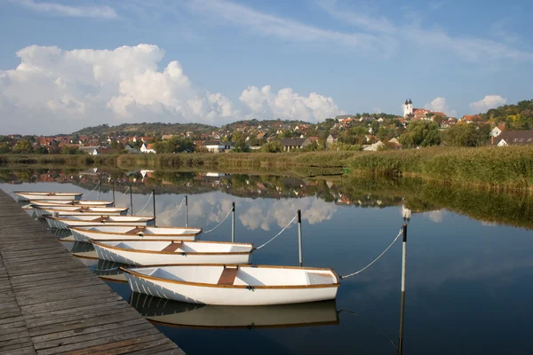 Vue de Tihany avec des bateaux — Photo
