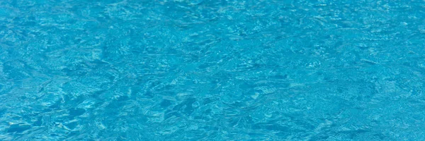 Bakgrund av mousserande blå vatten — Stockfoto