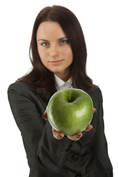 Manzana verde con la mano extendida — Foto de Stock
