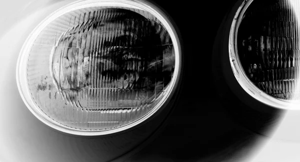 Round vehicle headlights — Stock Photo, Image