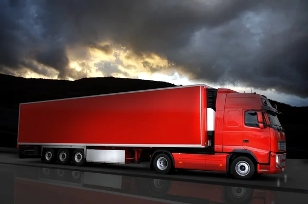 Lastbil på väg — Stockfoto