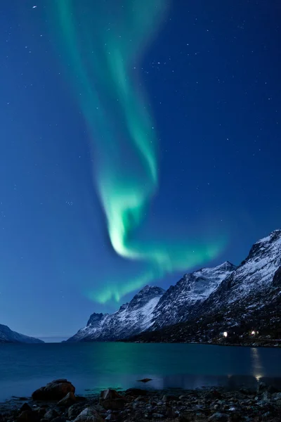 Polární (září Aurora Borealis) na obloze — Stock fotografie