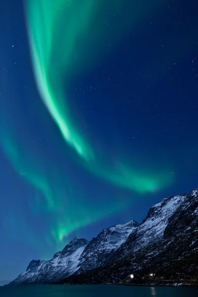 Aurores boréales (Aurora Borealis) dans le ciel — Photo