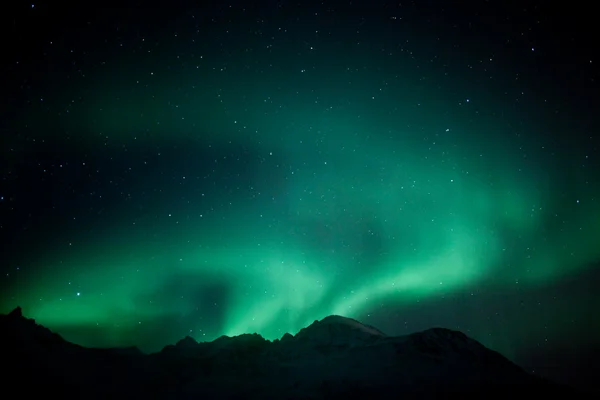 Luces boreales (Aurora Boreal) en el cielo — Foto de Stock