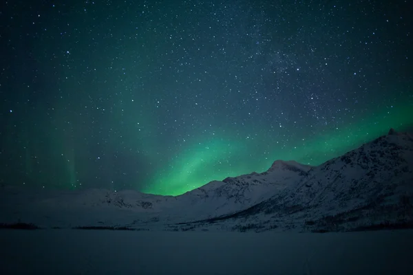 Luces boreales (Aurora Boreal) en el cielo —  Fotos de Stock