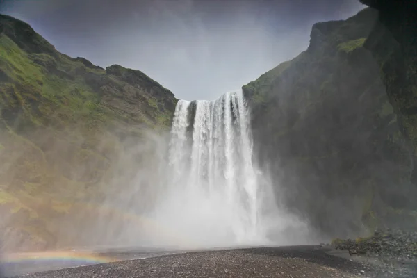 Водопад Скогарфосс в Исландии — стоковое фото