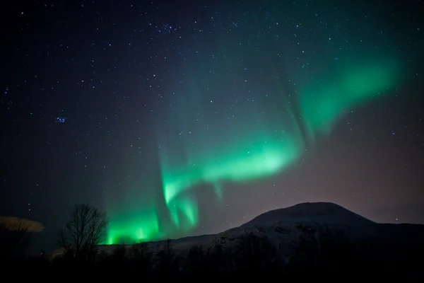 Norrsken (Aurora Borealis) i himlen — Stockfoto
