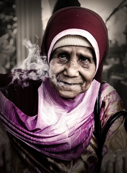 Old Women Smoking — Stock Photo, Image