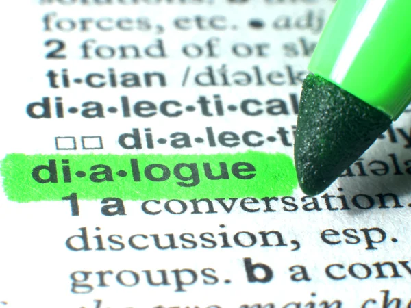 Dialog im Wörterbuch grün hervorgehoben — Stockfoto