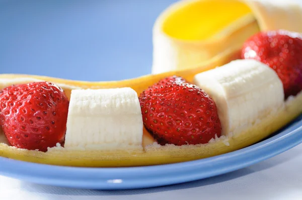 Banana and strawberry dessert — Stock Photo, Image