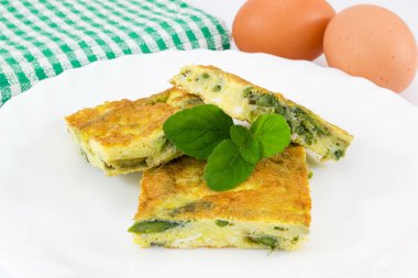 Frittata kuşkonmaz ile