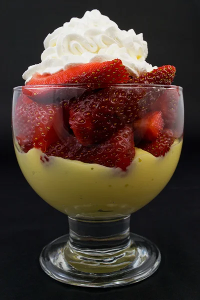 Strawberries and cream — Stock Photo, Image