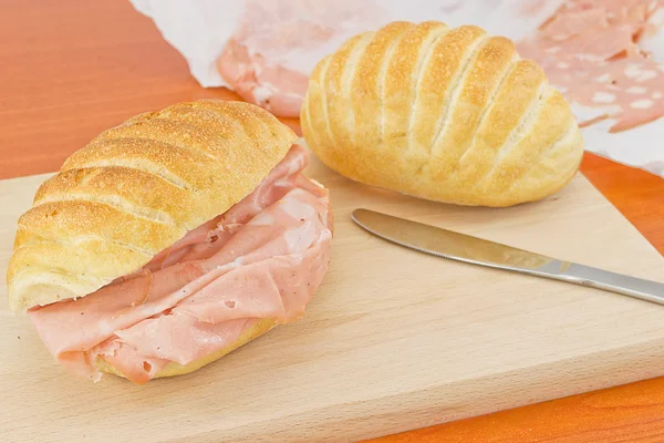 Mortadella sandwich-bologna — Stockfoto