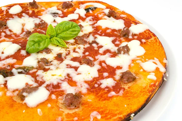 Pizza con pomodori e salsiccia — Foto Stock